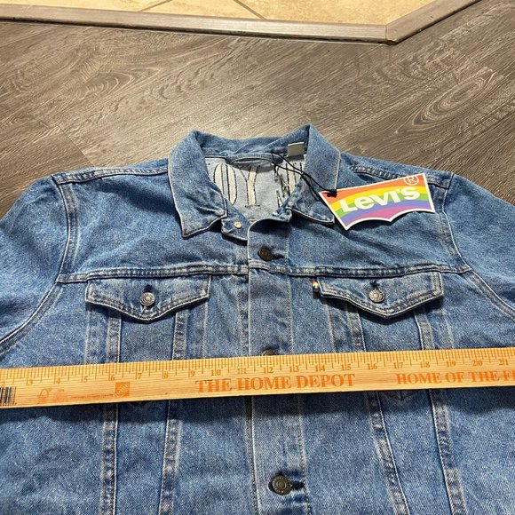 LEVIS Use Your Voice LGBTQ Rainbow Pride Denim Trucker Jacket Mens Size NEW - Picture 3 of 11